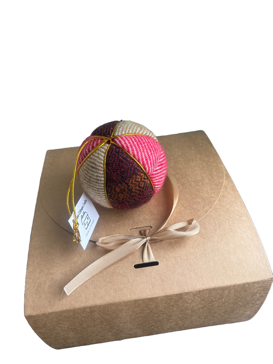 Luxuryvtweed baubles box of 4